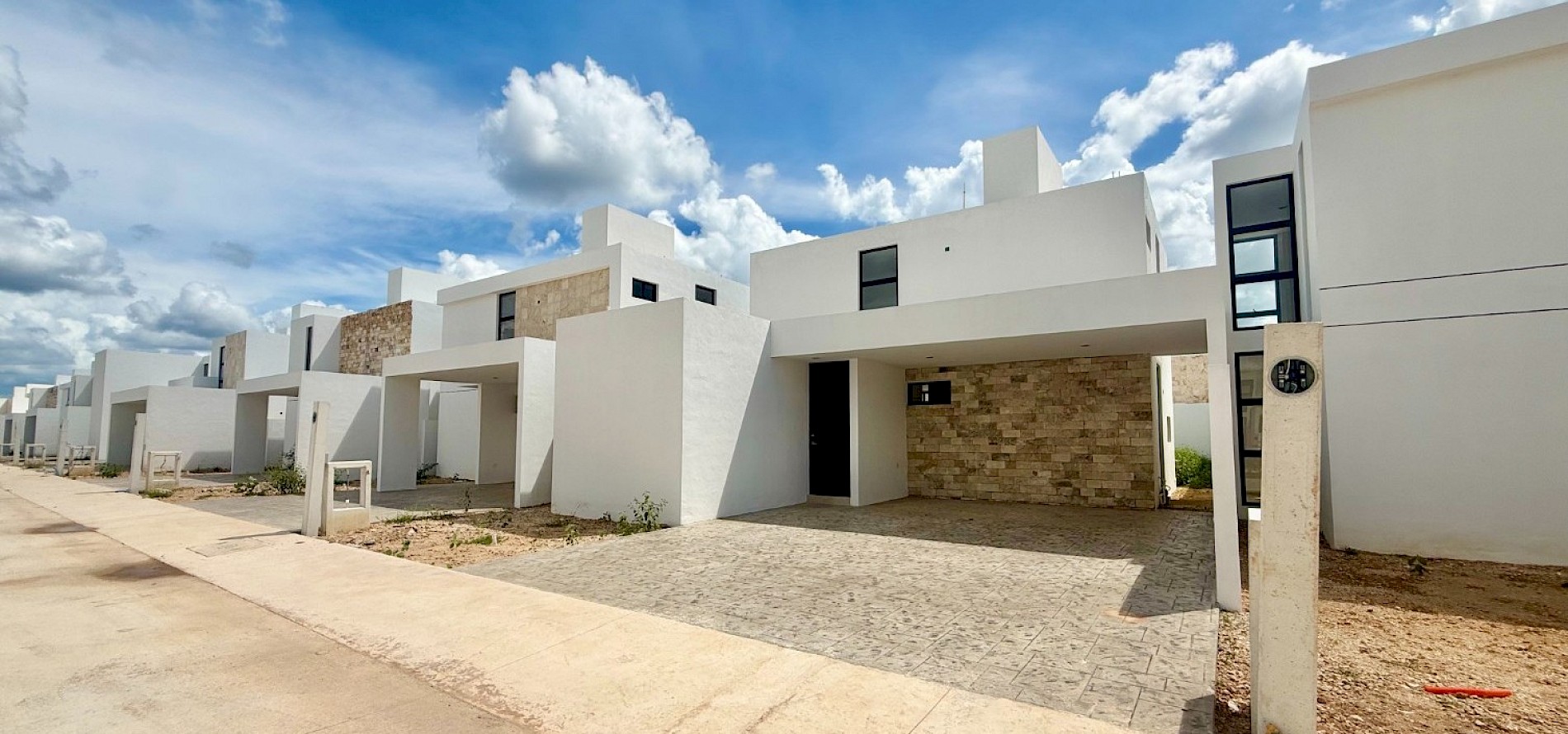 Casa en Gran Bosco Conkal, mod. E11-203