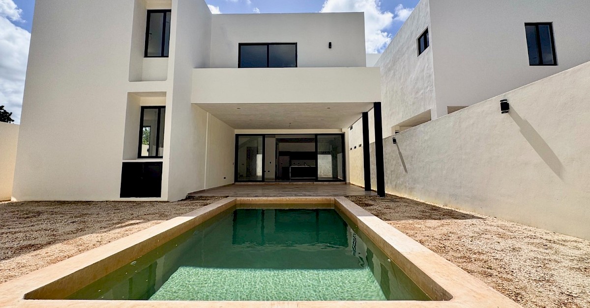 PROVINCIA · Lotes y residencias en privada con campo de golf