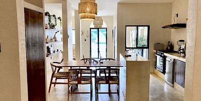 Casa Ajaw Santiago, Centro