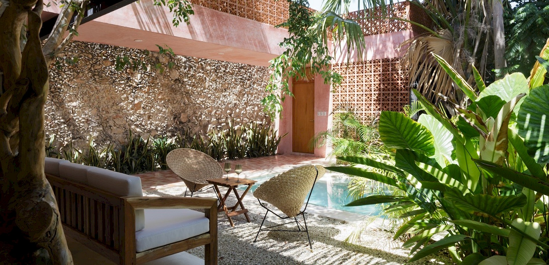 Casa Luciérnagas, Centro